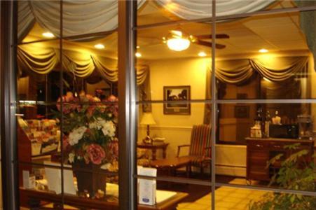 Colonie Inn And Suites Лейтъм Екстериор снимка