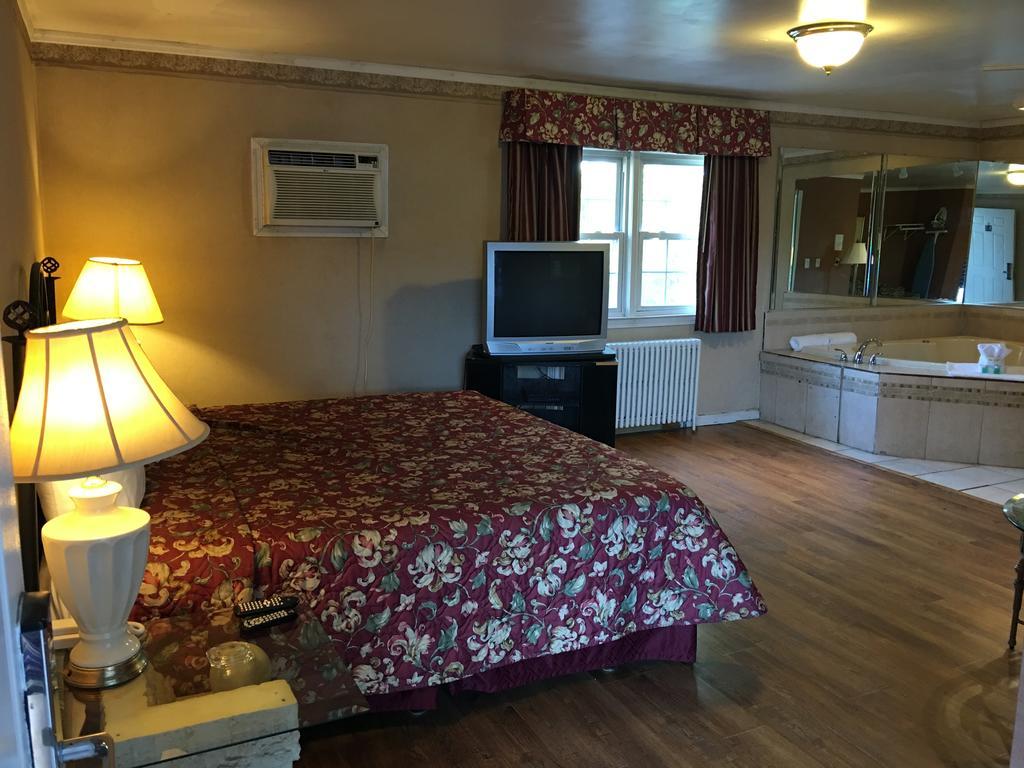 Colonie Inn And Suites Лейтъм Екстериор снимка